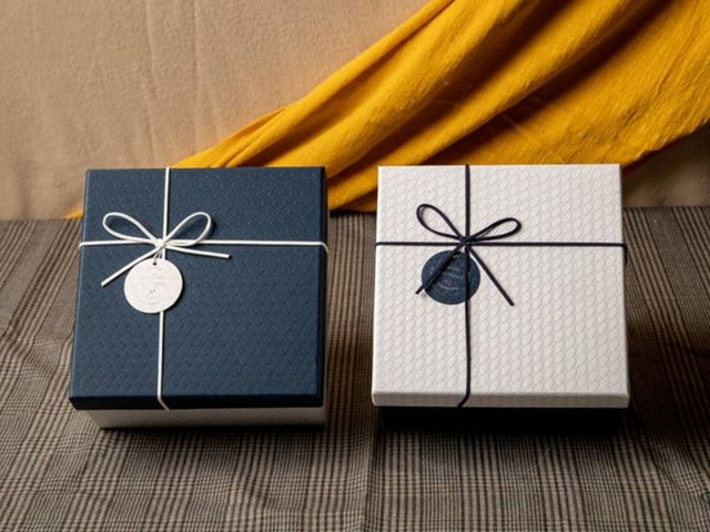 giấy carton được sử dụng làm hộp quà lưu niệm